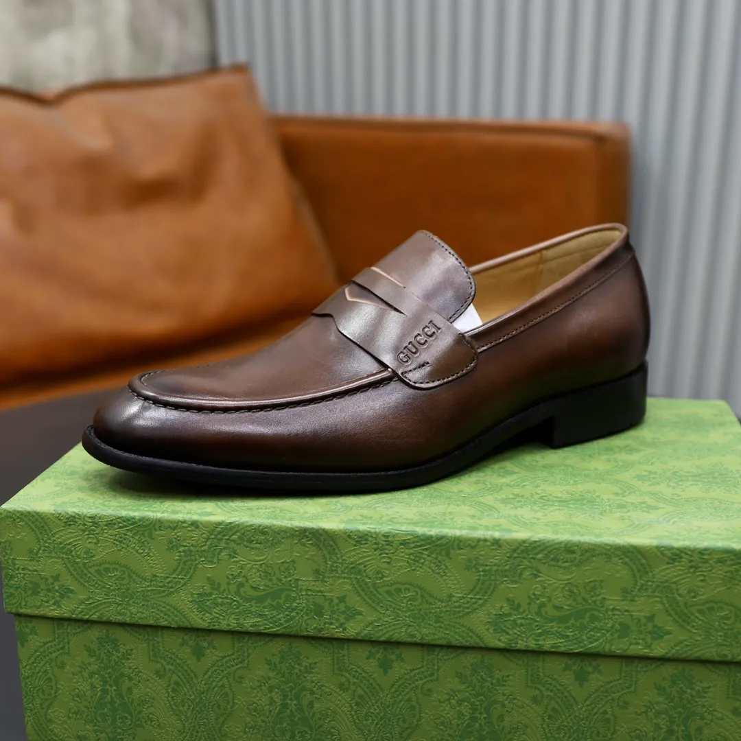 Men's shoes: 250🙅‍♂️🙅‍♂️🙅‍♂️Niuli Brand: GUCCI Size: 38-44 (45 can be customized) Level: Counter classic Material: Original soft cowhide upper Comfortable cowhide lining Original lightweight outsole Style category: Business casual footwear Driving leather shoes Color: Actual picture color